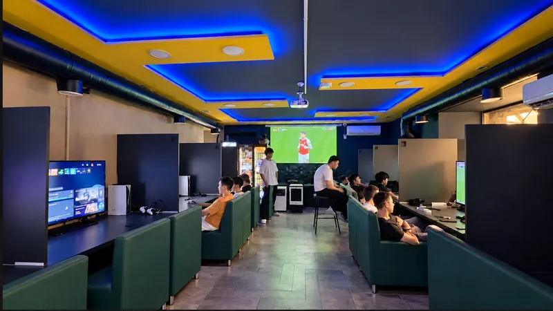 PlayStation hall with booths, green sofas and TVs